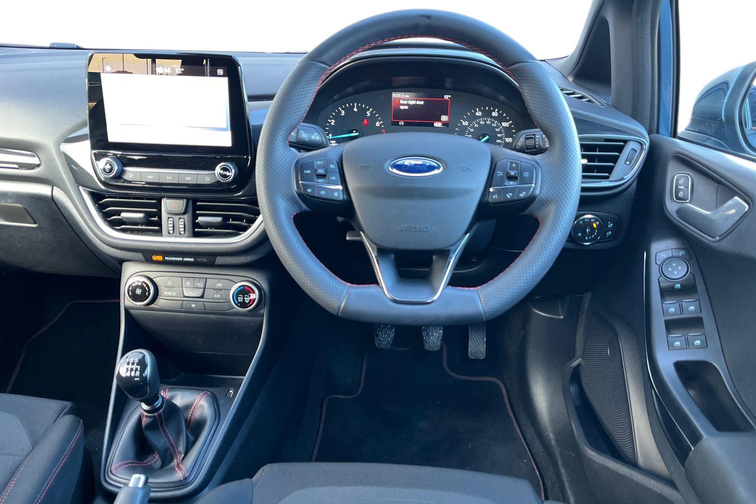 Ford FIESTA Photo 10