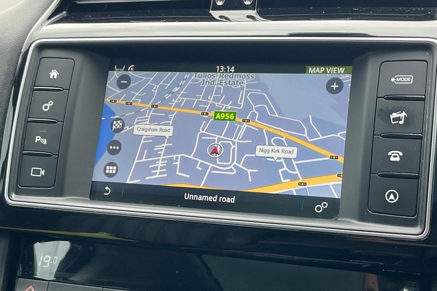 Jaguar F-PACE Photo autoimg-e889f8f6450f266f5040bb341272bb4b6bc125f1.jpg
