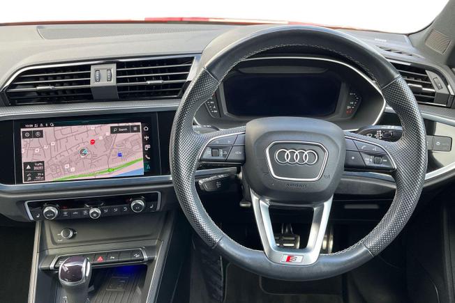 AUDI Q3 Photo 12