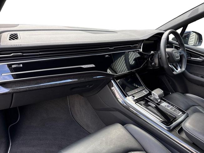 AUDI Q7 Photo 2