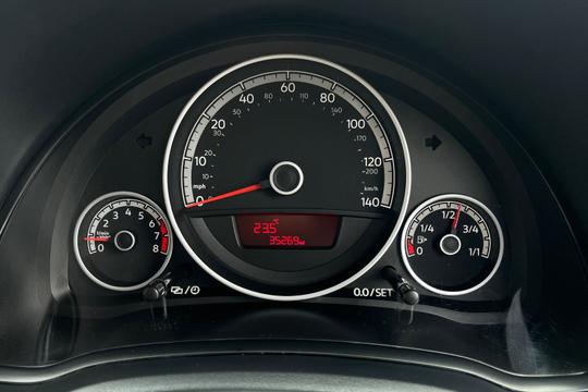 Volkswagen up! Photo autoimg-e8942cbbb112a1dc593104520729c1388e25469c.jpg