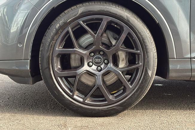 AUDI Q7 Photo 5