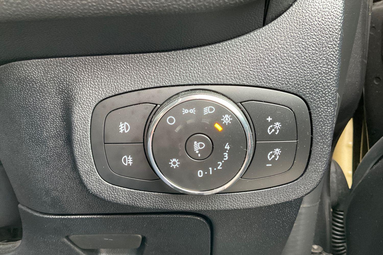Ford FIESTA Photo 32