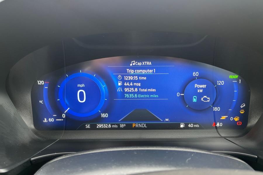 Ford KUGA Photo autoimg-e89da1a038ab3f2b52c4473950f595cf489626ce.jpg