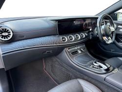 MERCEDES-BENZ E Class Photo 2