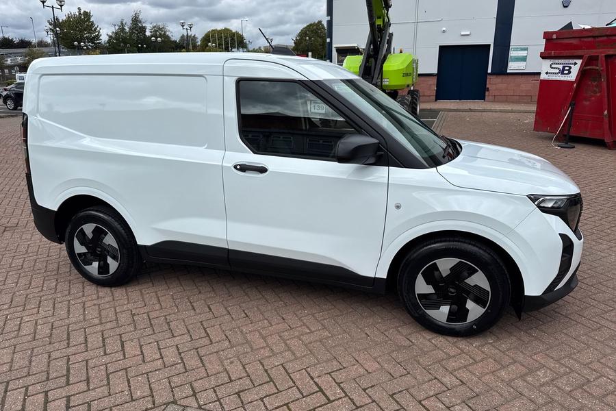 Ford E-TRANSIT COURIER Photo autoimg-e8a9d1ed82292212431286c19466b3d78dd1d320.jpg
