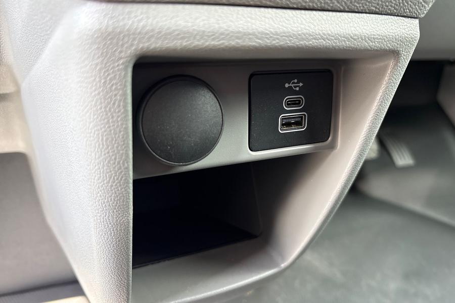 Ford TRANSIT CUSTOM Photo autoimg-e8a9d8ce9aca6f4286bea8ae448da44ecdfc1c97.jpg