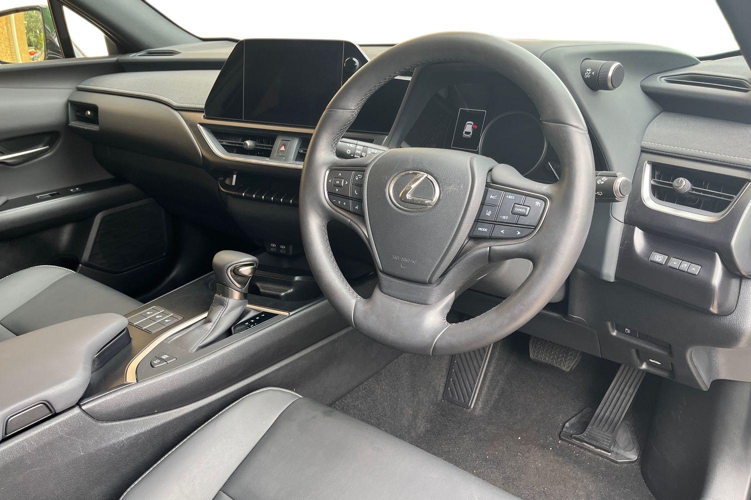 Lexus UX Photo 8