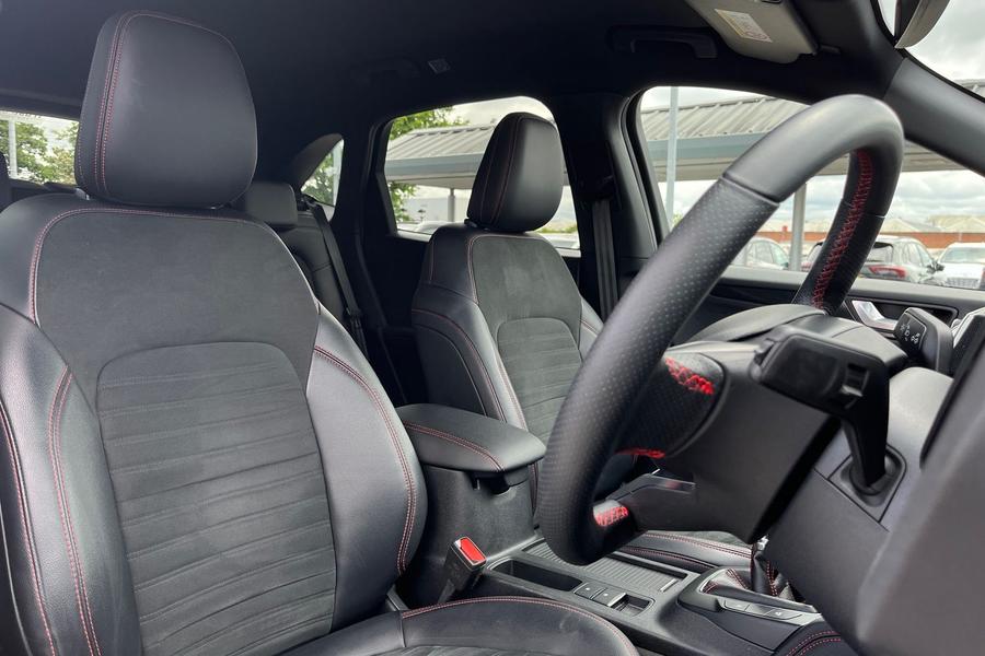 Ford Kuga Photo autoimg-e8b666debb60b46bb10fcb6265deffd244529981.jpg