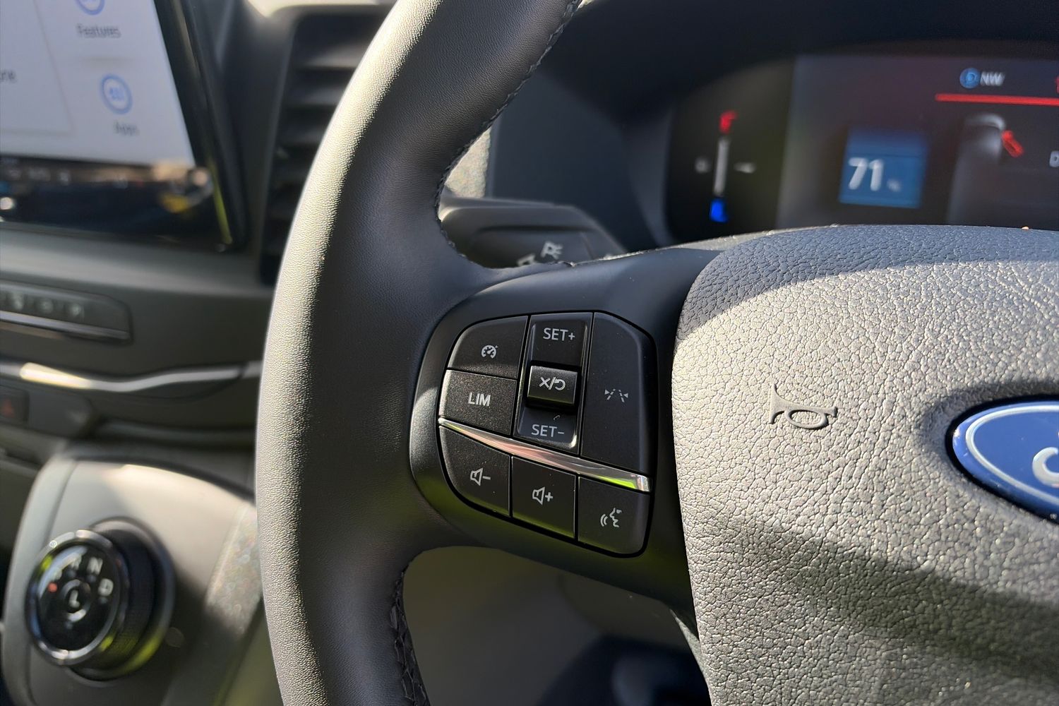 Ford E-TRANSIT Photo 29