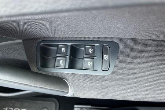 Volkswagen Golf Photo autoimg-e8b7e29b306edbe5fc61130ec64ae7a004dcc907.jpg