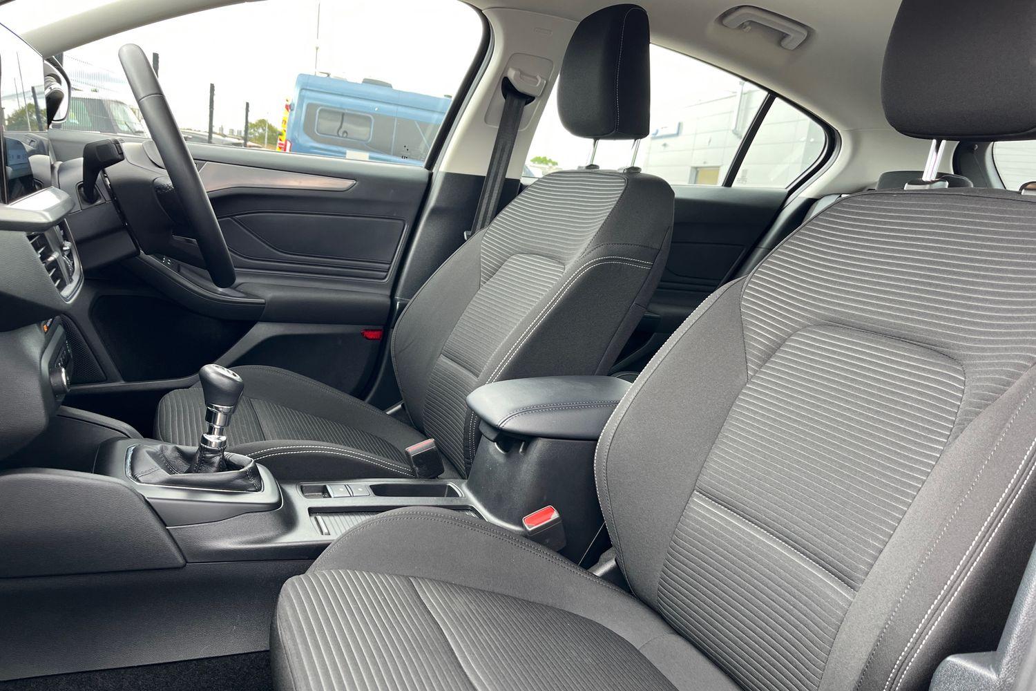 Ford FOCUS Photo 18