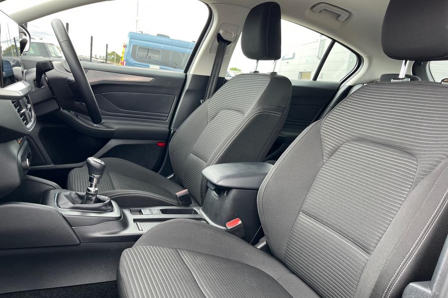 Ford FOCUS Photo autoimg-e8bf8f12fbde4ce8a62d72af118e2af073d23e3f.jpg