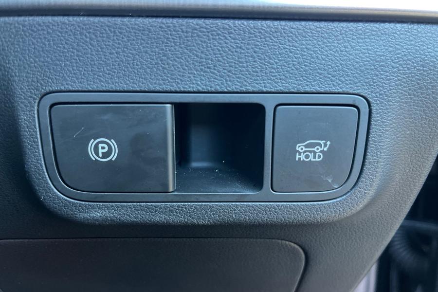 Hyundai KONA Photo autoimg-e8c7959f4bc2556197601bfadd0b8ecdcc53f585.jpg