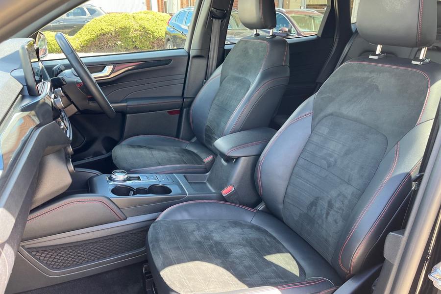 Ford Kuga Photo autoimg-e8c7cd98694485792ab94ca6d6e3da7dfa572f16.jpg