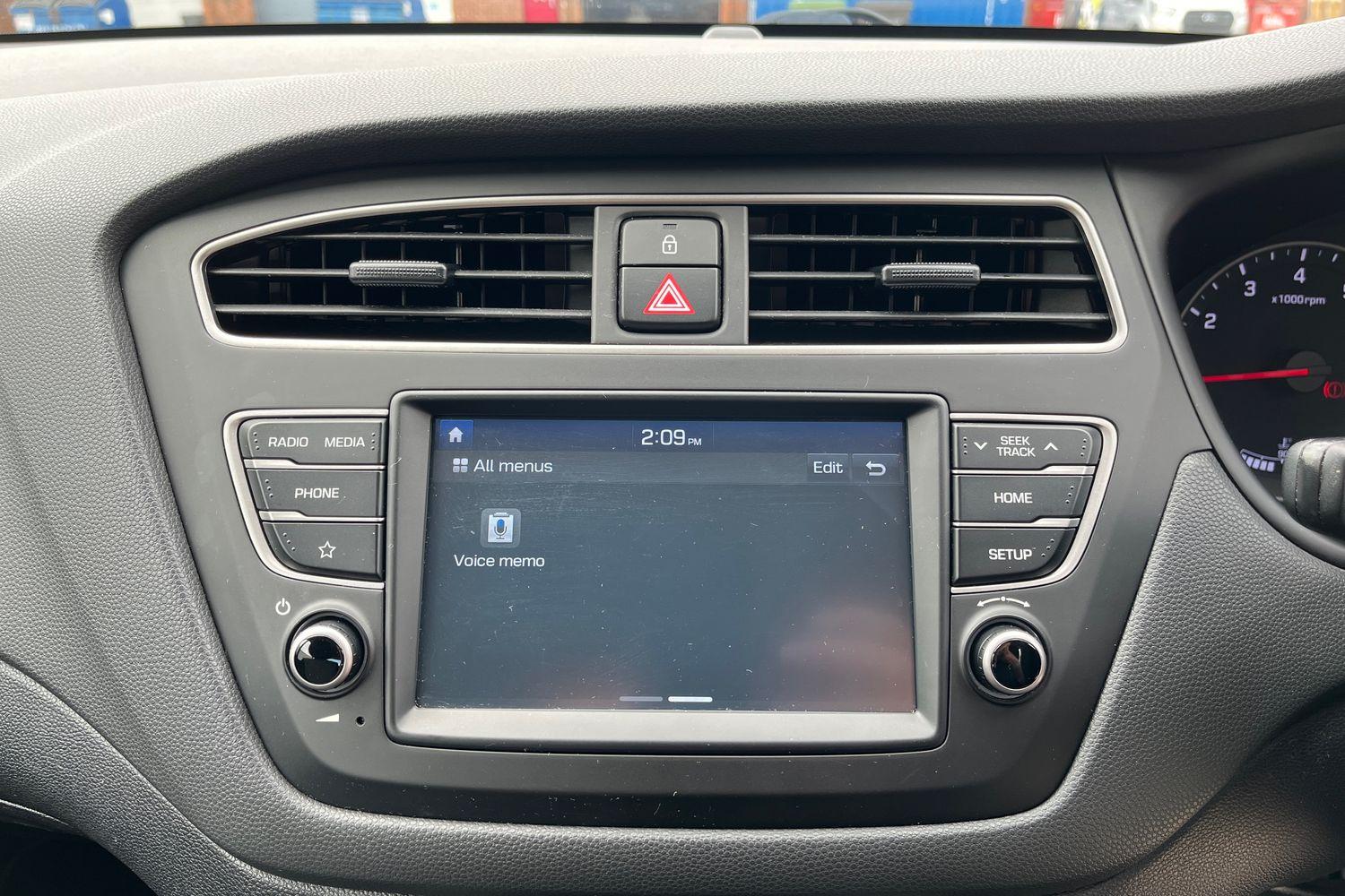 Hyundai i20 Photo 33