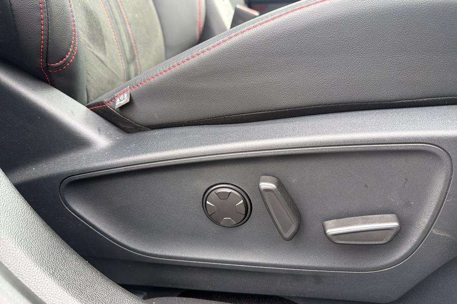 Ford Kuga Photo autoimg-e8cbfc588b5903a78e5758a907b0bc0f16271363.jpg