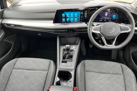 Volkswagen Golf Photo autoimg-e8da837f4231ba49335b94a415ebdba5a8466db7.jpg