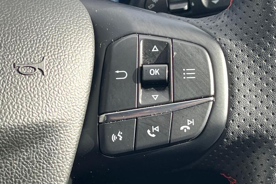 Ford KUGA Photo autoimg-e8dda6bcf4128bf002dcf00dc9859e39a3f82048.jpg