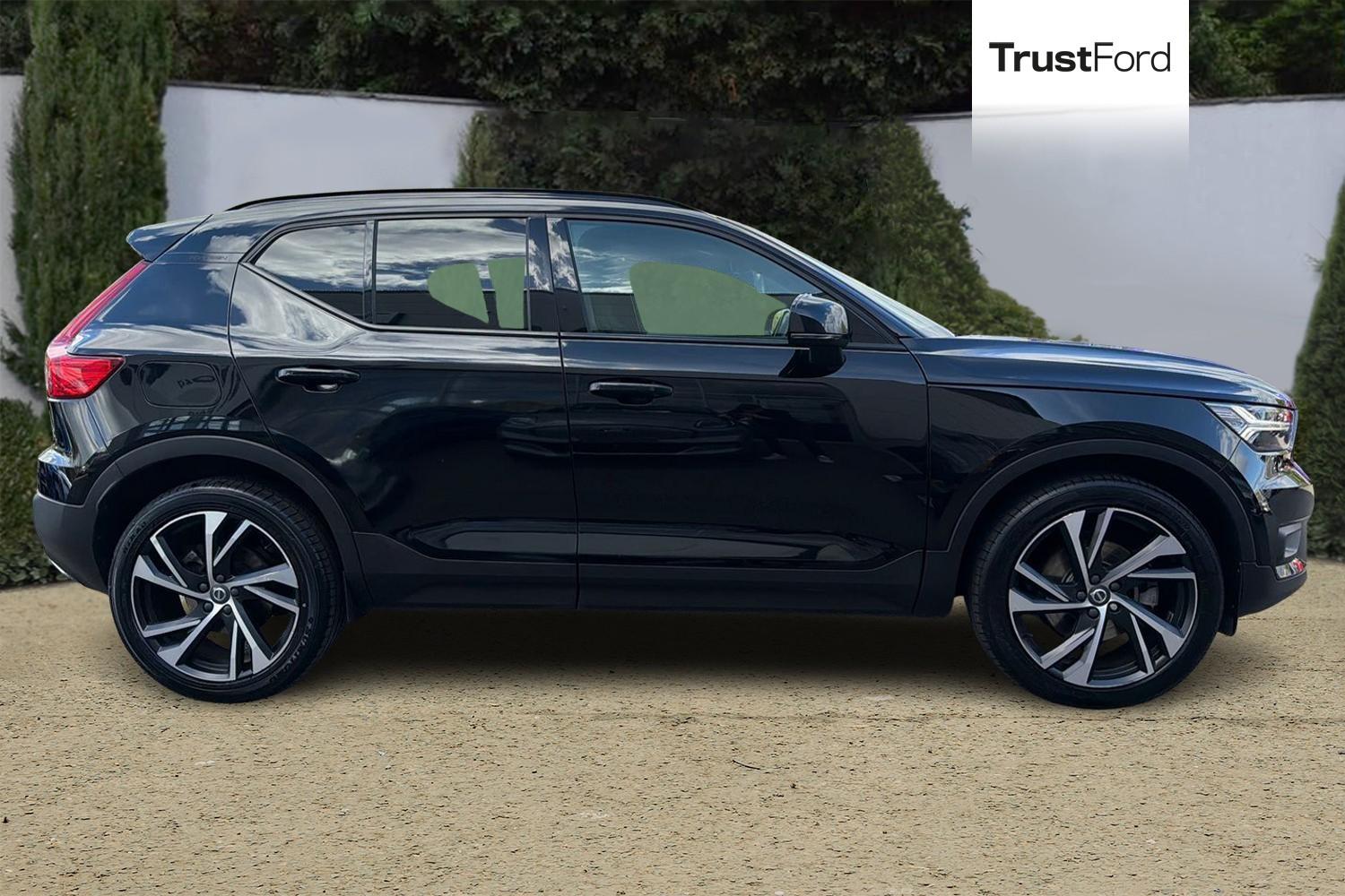 Volvo XC40 Photo 2
