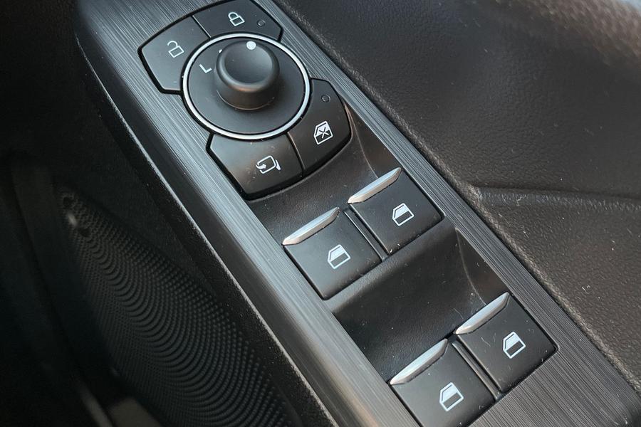 Ford Kuga Photo autoimg-e8ecd94bcc4c370686de0c436e1ffa32548ad9a2.jpg