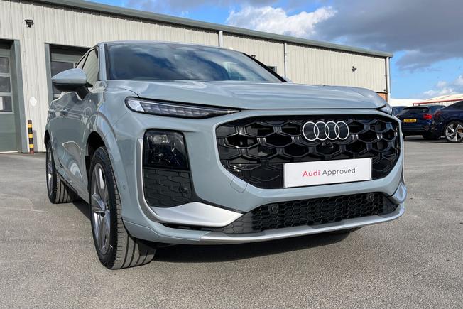 AUDI Q3 Photo 22