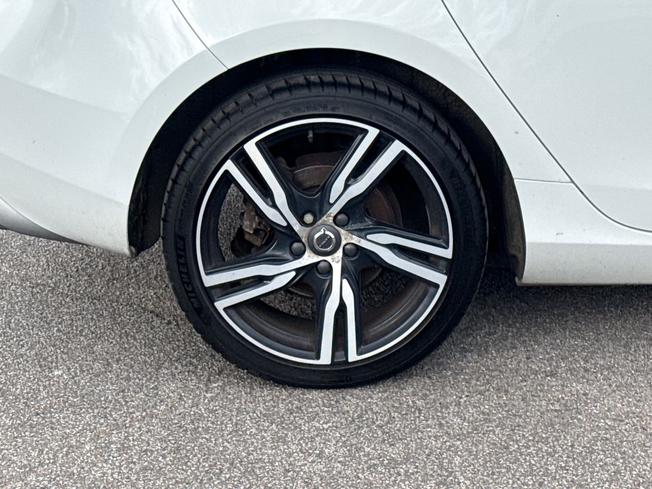 VOLVO V40 Photo 5