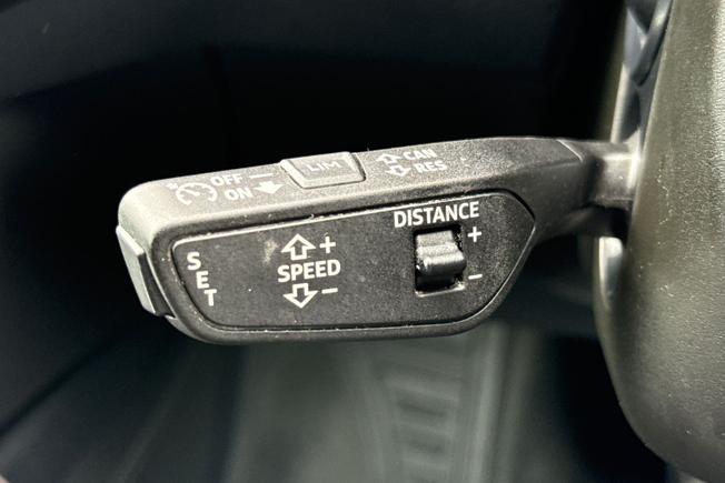 AUDI Q8 E-Tron Photo 33