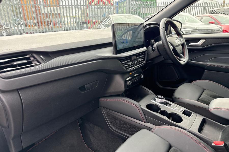 Ford KUGA Photo autoimg-e911565fe817563a626b63f5edaa998827b44803.jpg