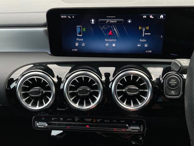 MERCEDES-BENZ CLA Photo 14