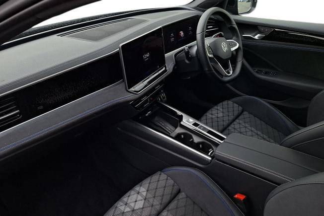 VOLKSWAGEN Passat Photo 2