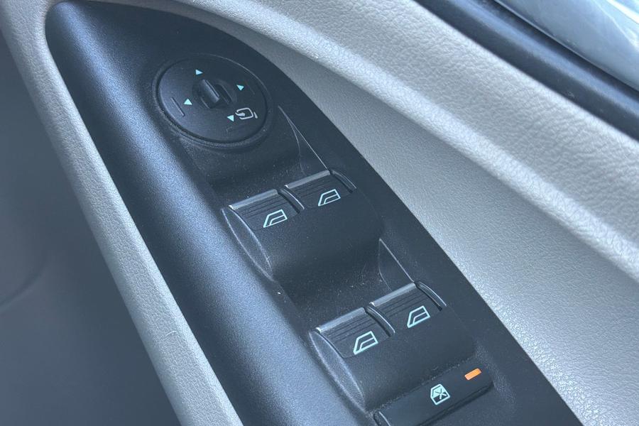 Ford TOURNEO CONNECT Photo autoimg-e91cb28c6a89d6c7d3eb8f022c0ee3379316c8c1.jpg