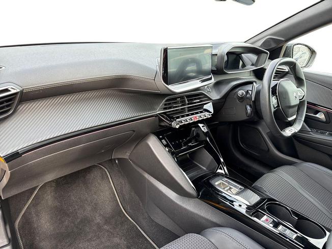 PEUGEOT 208 Photo 2