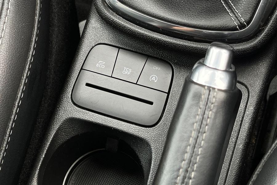 Ford FIESTA Photo autoimg-e92224f7d9e6af4615d977d18766b55058392a33.jpg