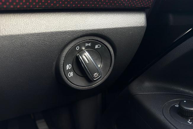 VOLKSWAGEN UP Photo 27