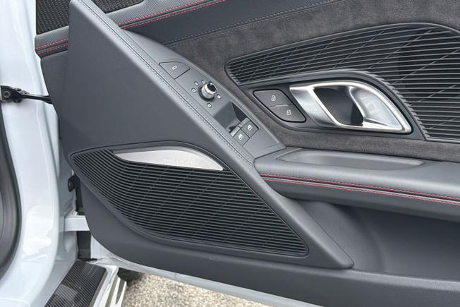 AUDI R8 Photo 34