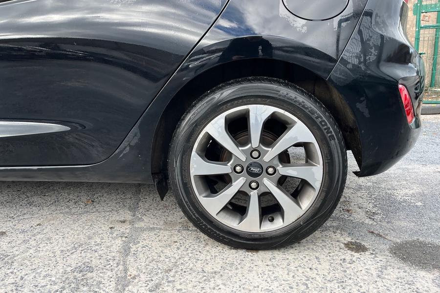 Ford FIESTA Photo autoimg-e9297204bd1b4875d20f6256b5b7b76fc367cbf7.jpg