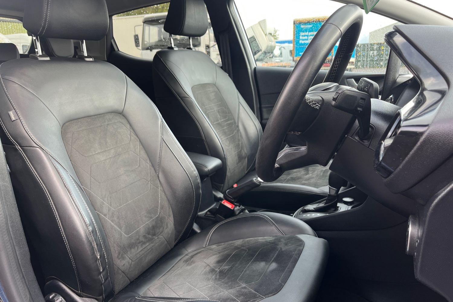 Ford FIESTA Photo 16