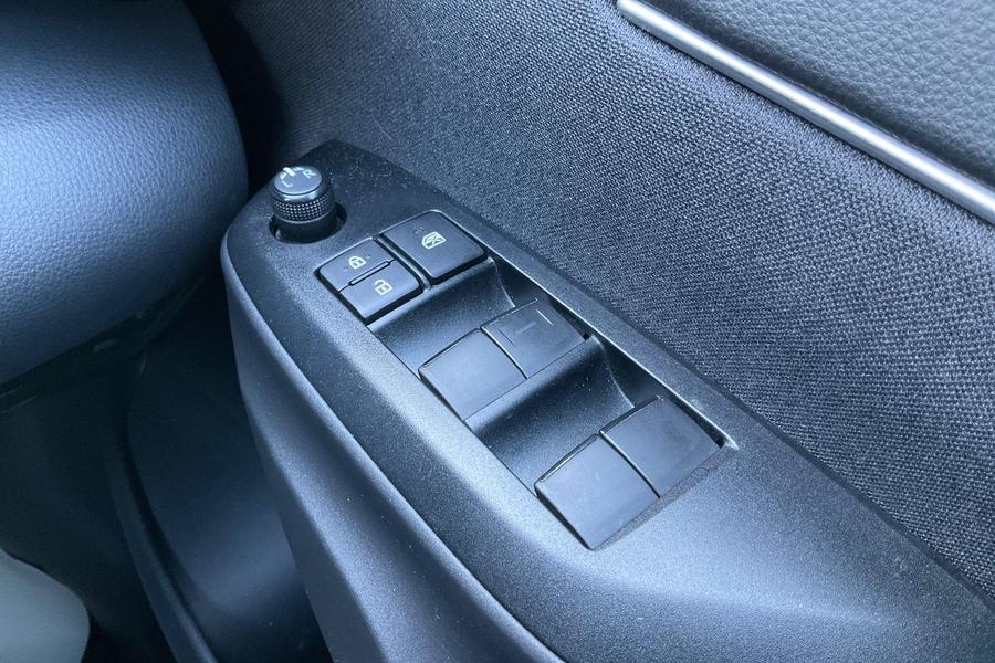 Toyota YARIS CROSS Photo autoimg-e92d2e9e56c86f2b4fffa8788c2dbe8c2252833e.jpg