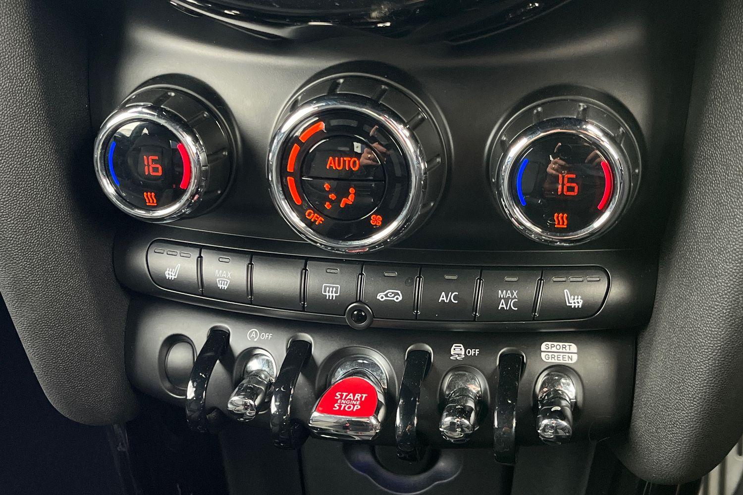MINI Hatch Photo 30