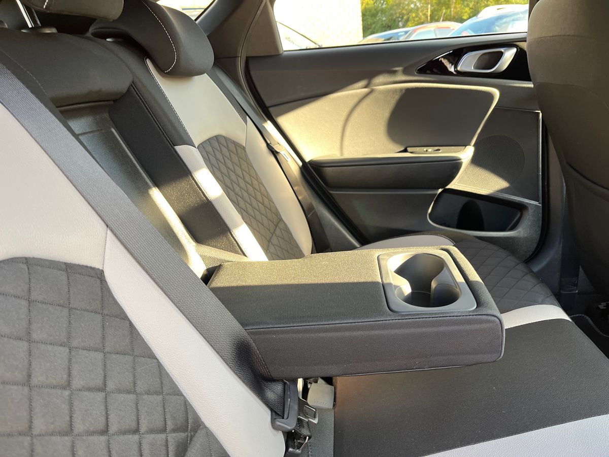 Kia ProCeed Photo 28