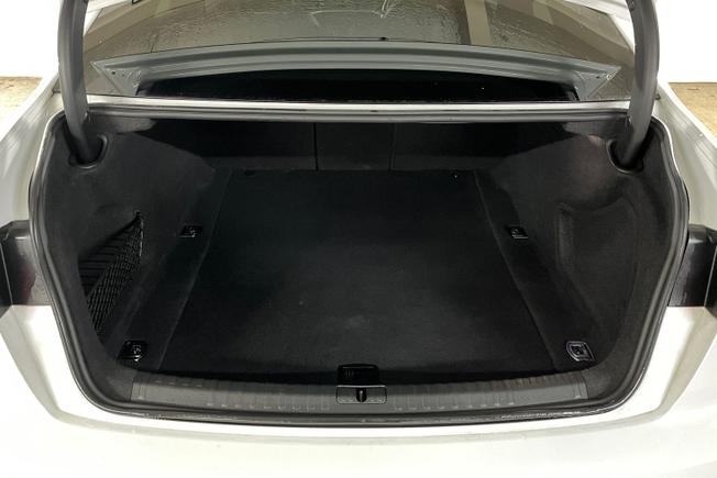 AUDI A6 Saloon Photo 12