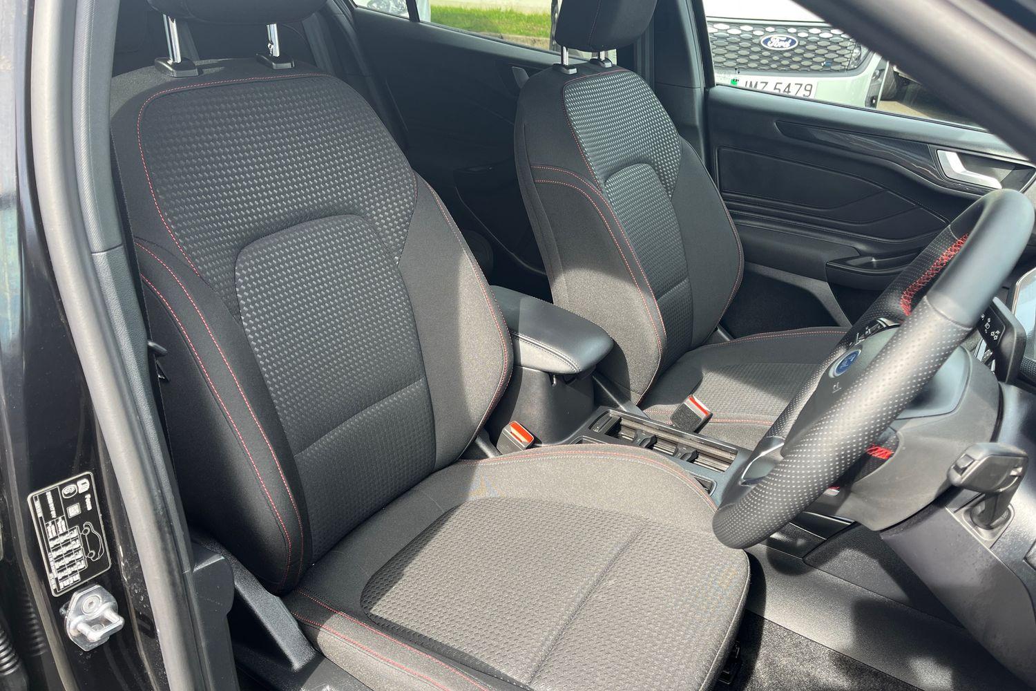 Ford FOCUS Photo 18