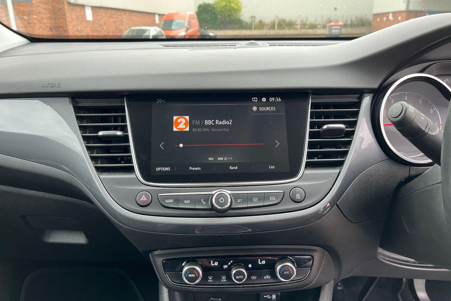 Vauxhall Crossland X Photo 30
