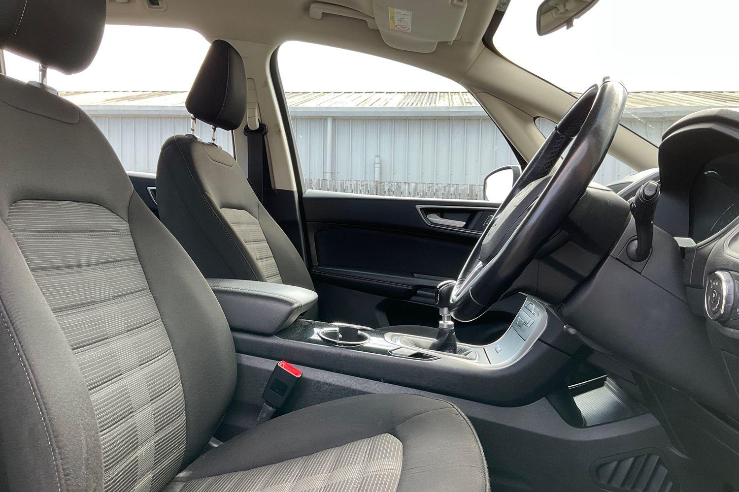 Ford GALAXY Photo 16