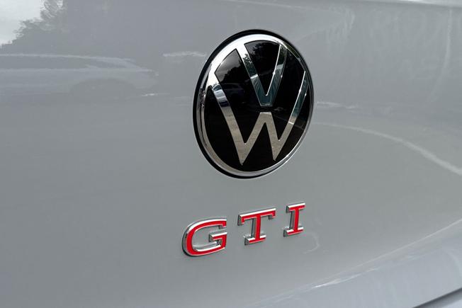 VOLKSWAGEN Golf Photo 25