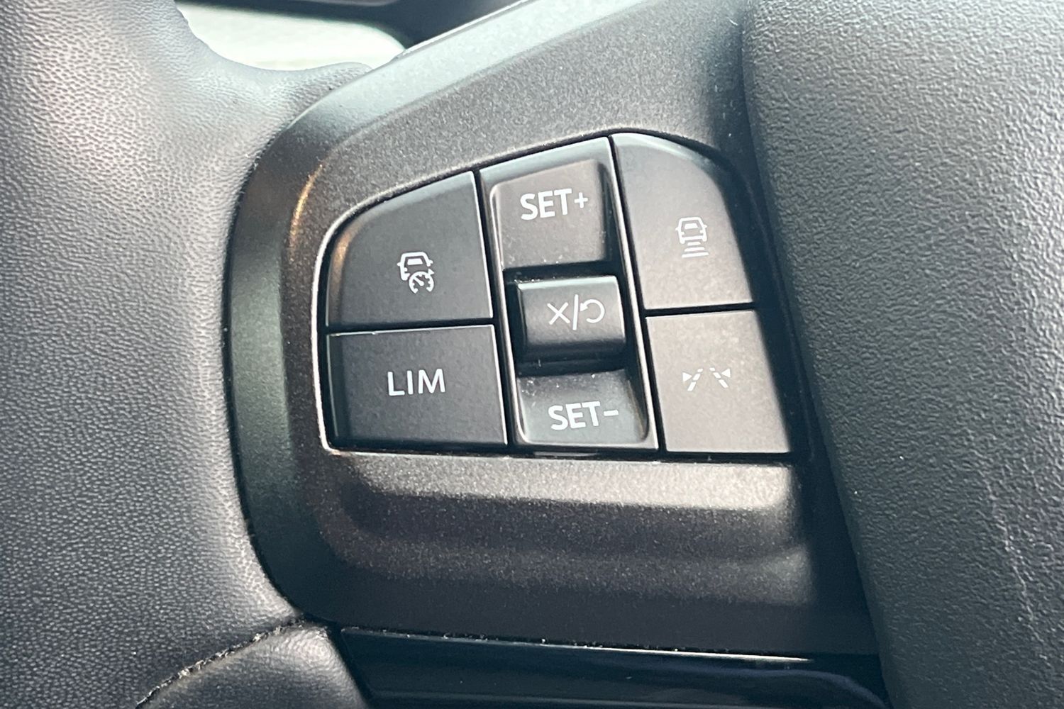 Ford Mustang Mach-E Photo 29