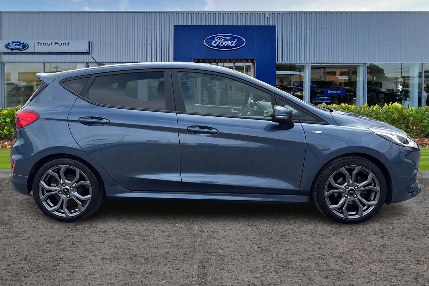 Ford Fiesta Photo 2