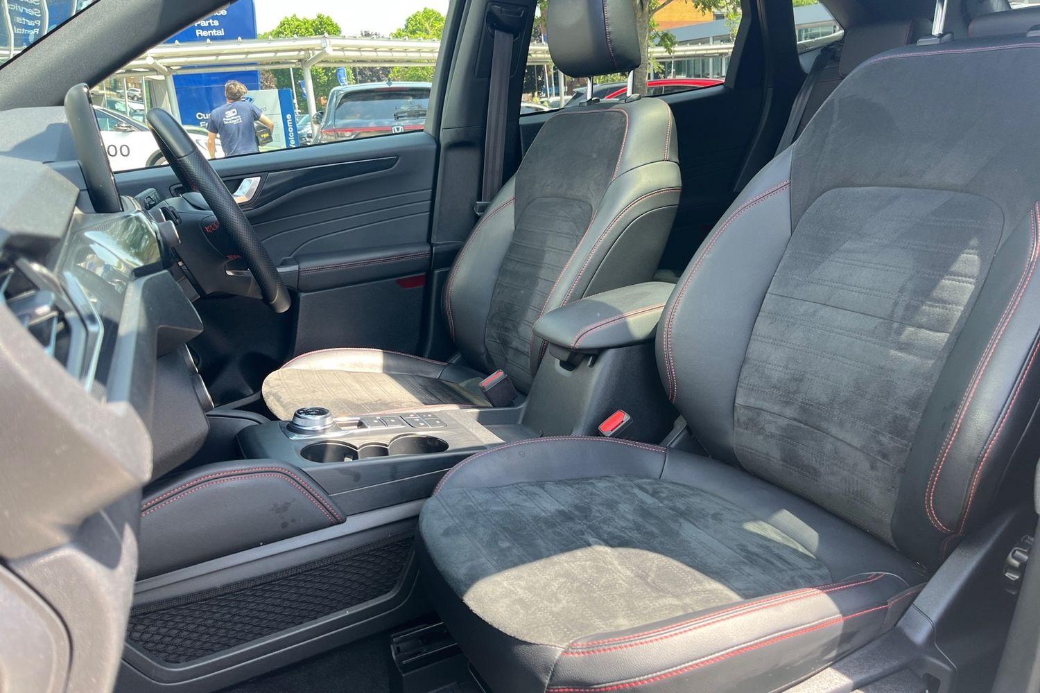 Ford KUGA Photo 18