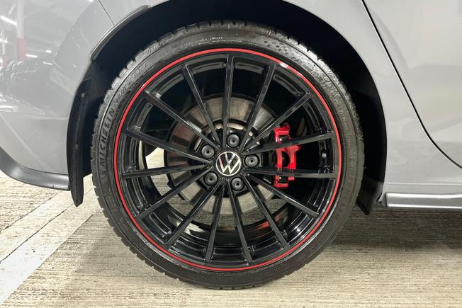 VOLKSWAGEN Golf Photo 5